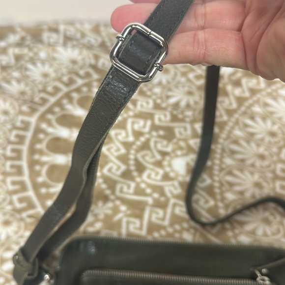 Wise Owl Accessories Small Soft Pebbled Real Leather Crossbody Bag - Picture 6 of 8